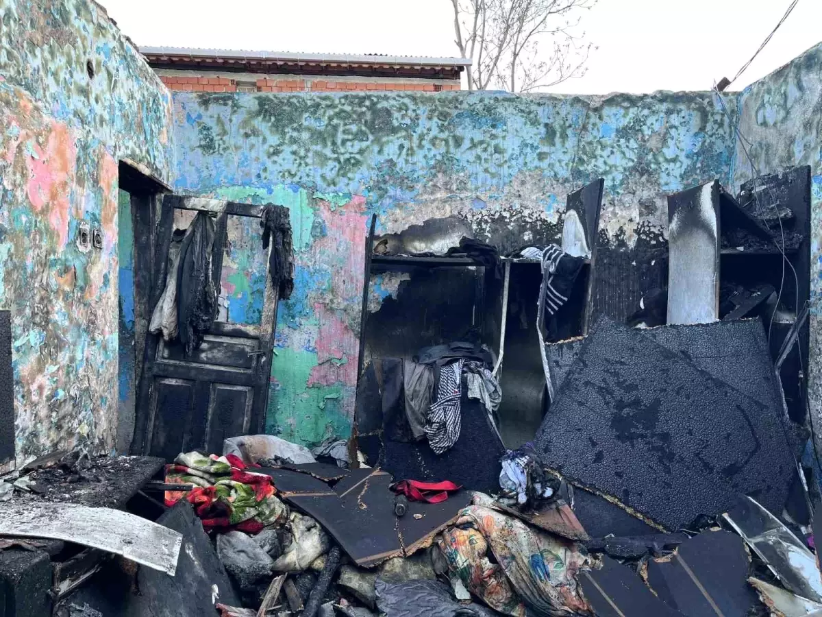 Gaziosmanpaşa\'da Gecekondu Yangını