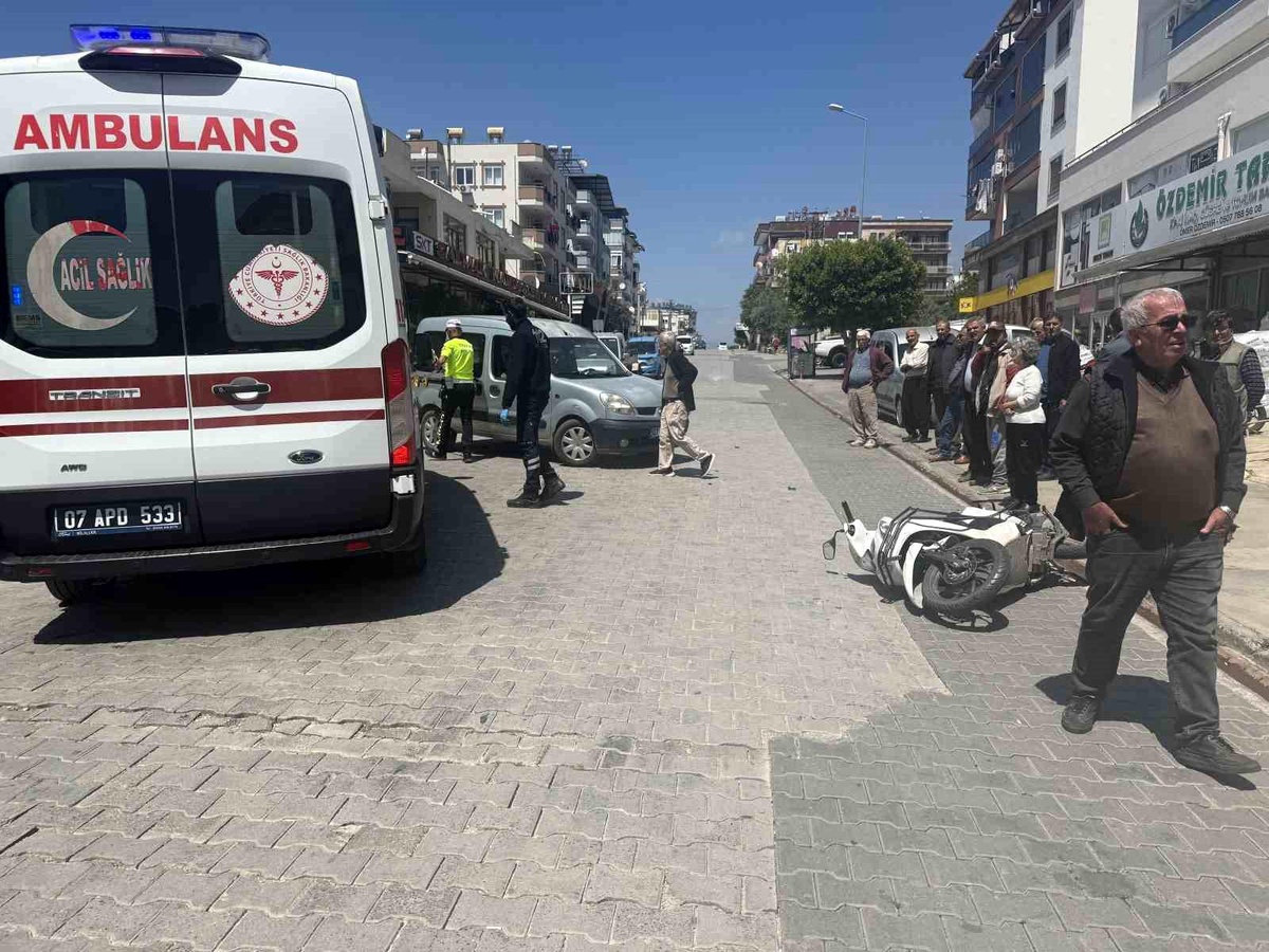 Gazipaşa\'da Kaza: Motosikletle Ticari Araç Çarpıştı