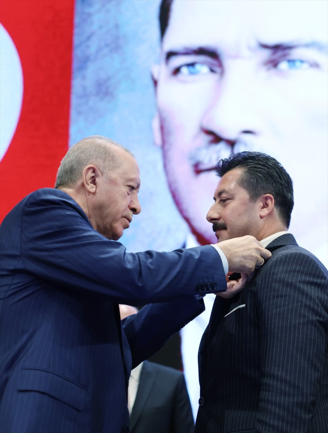 İYİ Parti'den istifa eden iki belediye başkanı AK Parti'ye geçti