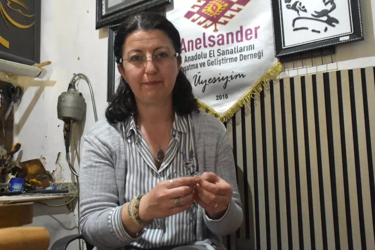 İzmirli Usta Çift Unutulmuş Sanatları Yaşatıyor
