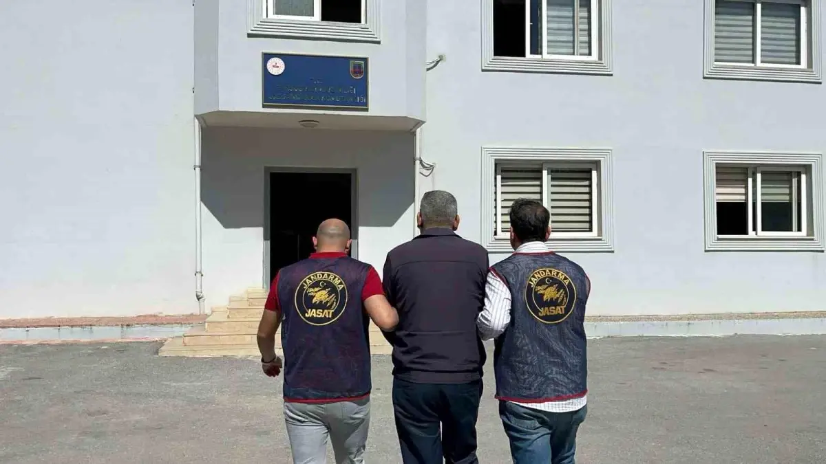 Mersin\'de Sahte Kamu Görevlisi Tutuklandı