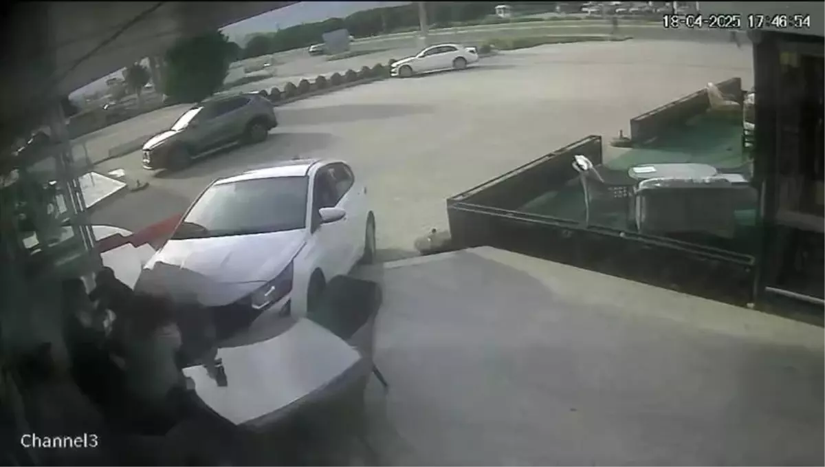 Edremit\'te Trafik Kazası: 2 Yaralı