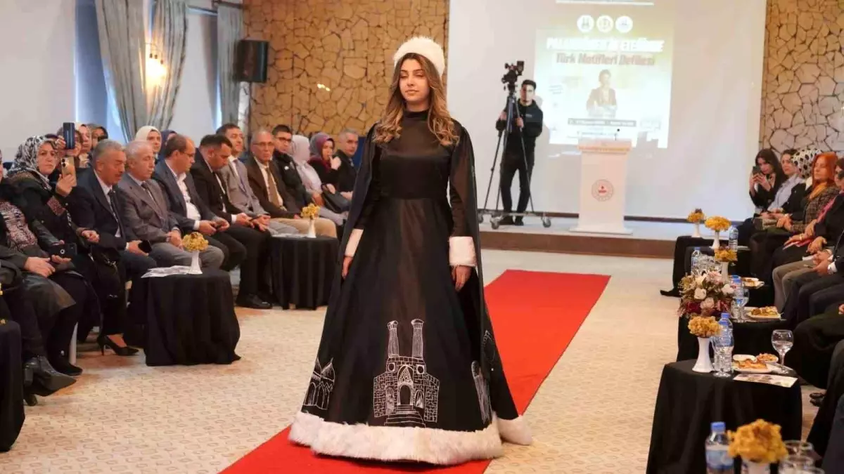 Türk Motifleri Defilesi Erzurum\'da Düzenlendi