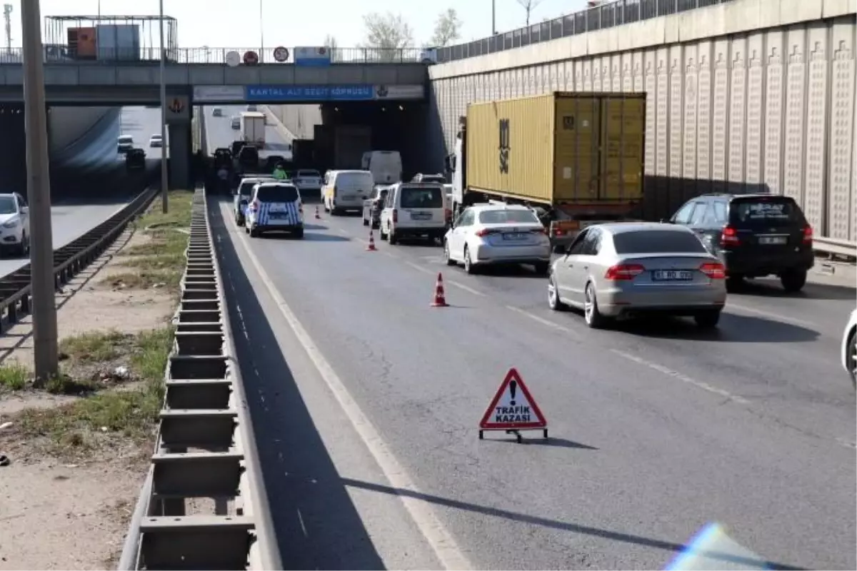 Eskişehir\'de Şüpheli Atlarken Araca Çarptı