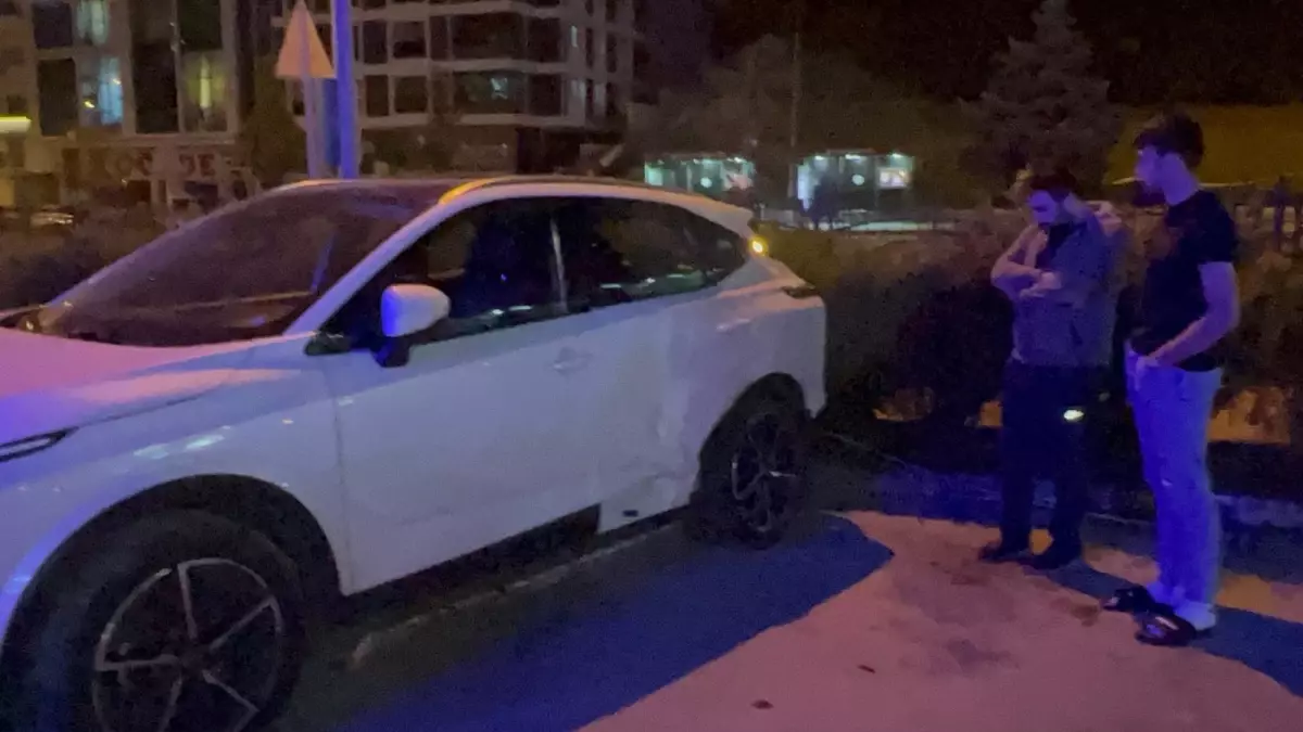 Ehliyetsiz Sürücü Kaçarken Kaza Yaptı