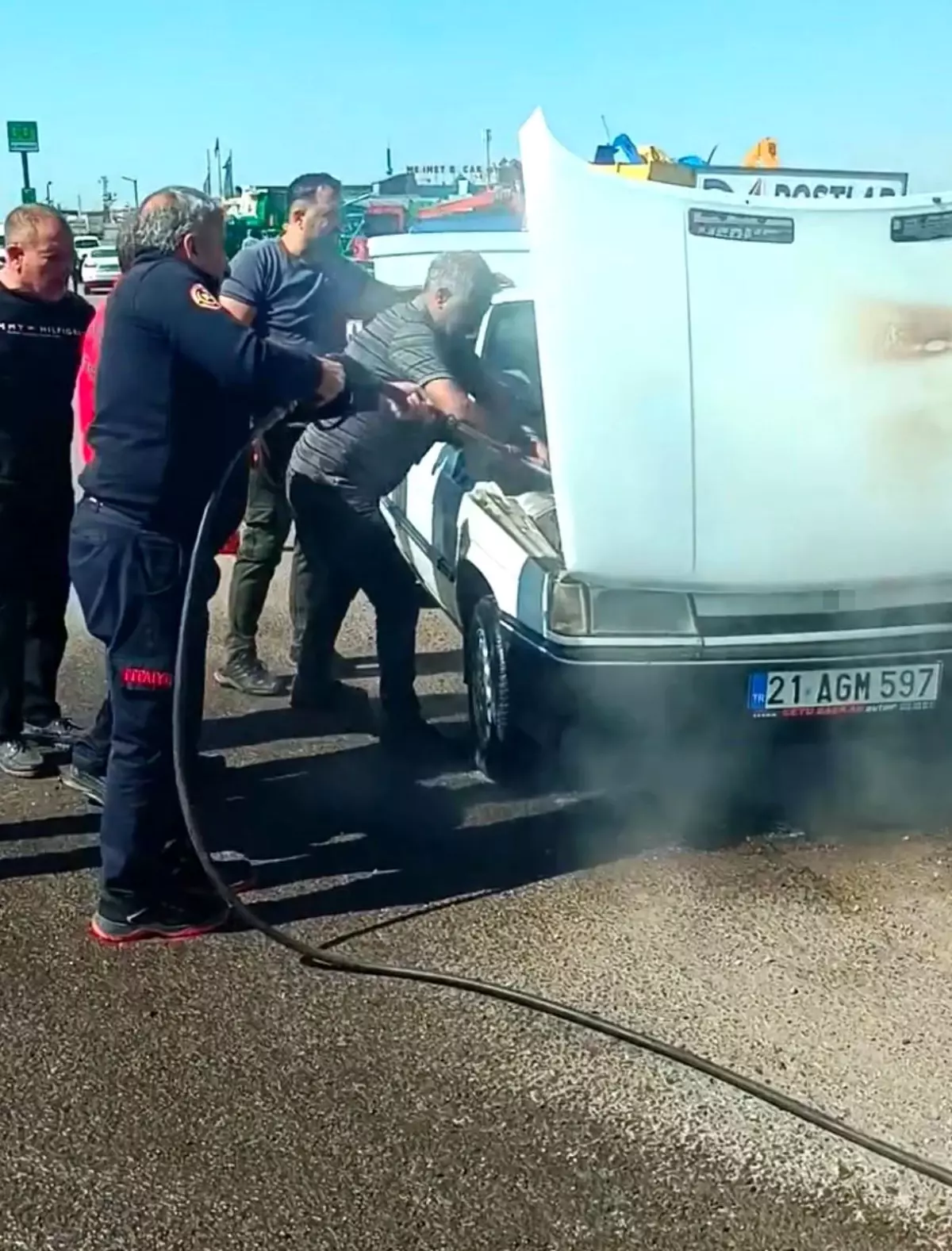 Siverek\'te Otomobilde Yangın Paniği