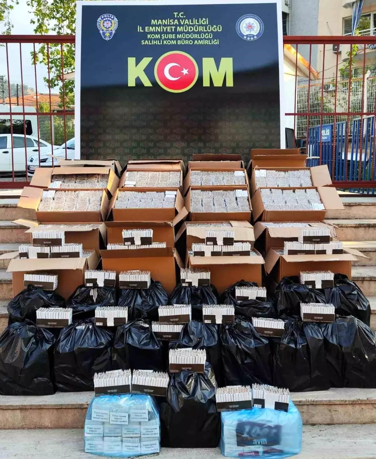 Salihli\'de 229 Bin Doldurulmuş Makaron Ele Geçirildi