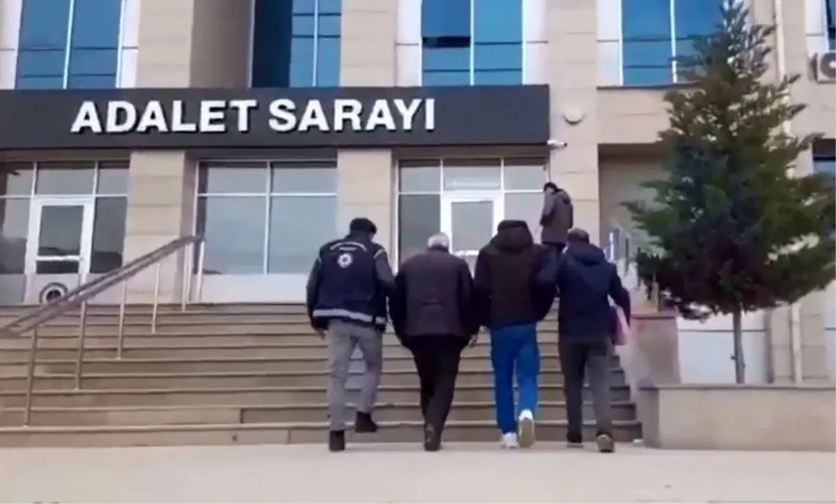 Van\'da 10 Göçmen Kaçakçısı Yakalandı