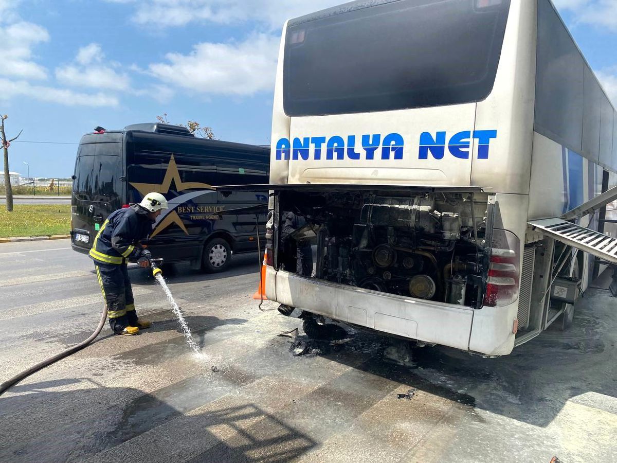 Antalya\'da Otobüste Yangın Paniği