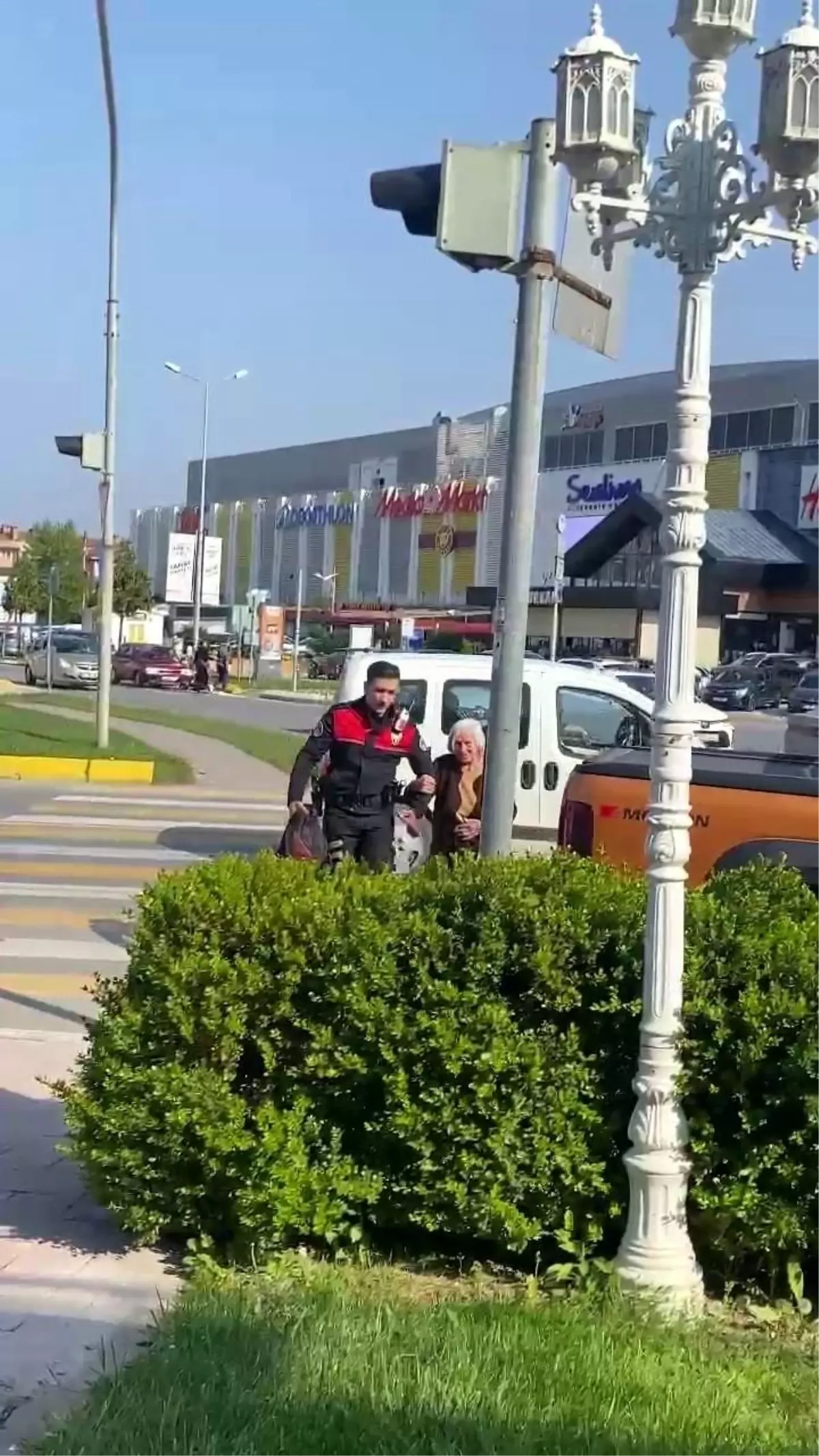 Yunus Polislerinden Takdirlik Davranış