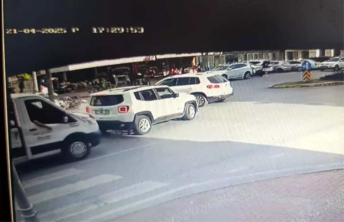 Antalya\'da Trafik Kazası: Motosiklet Sürücüsü Yaralandı