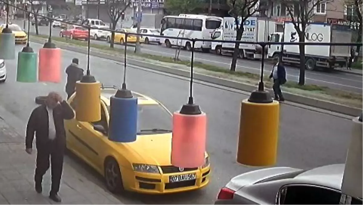 Avcılar\'da Yaya Kazası: Baydın Özcan Ağır Yaralı