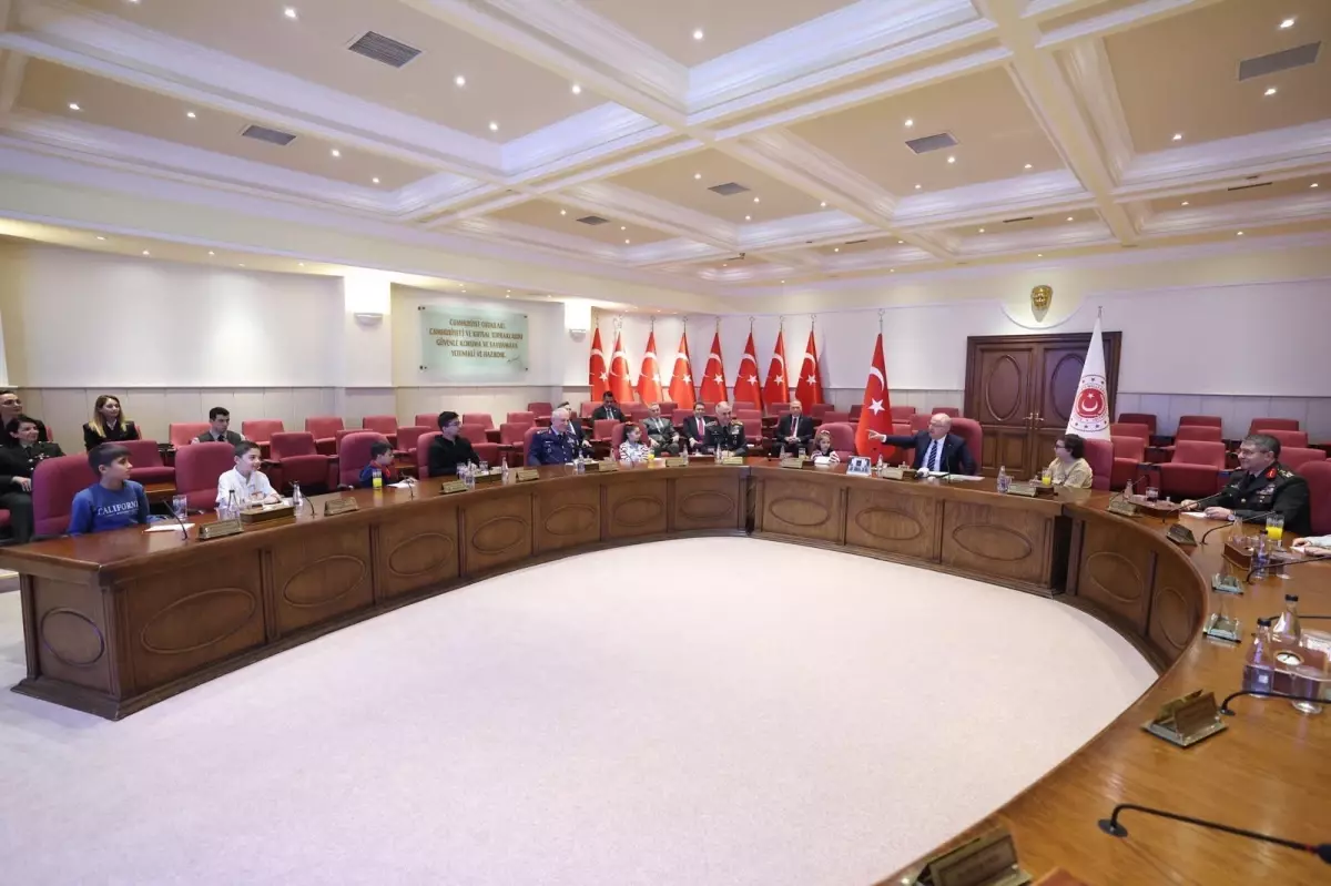 Milli Savunma Bakanı Yaşar Güler, 23 Nisan\'da Şehit ve Gazi Çocuklarıyla Buluştu