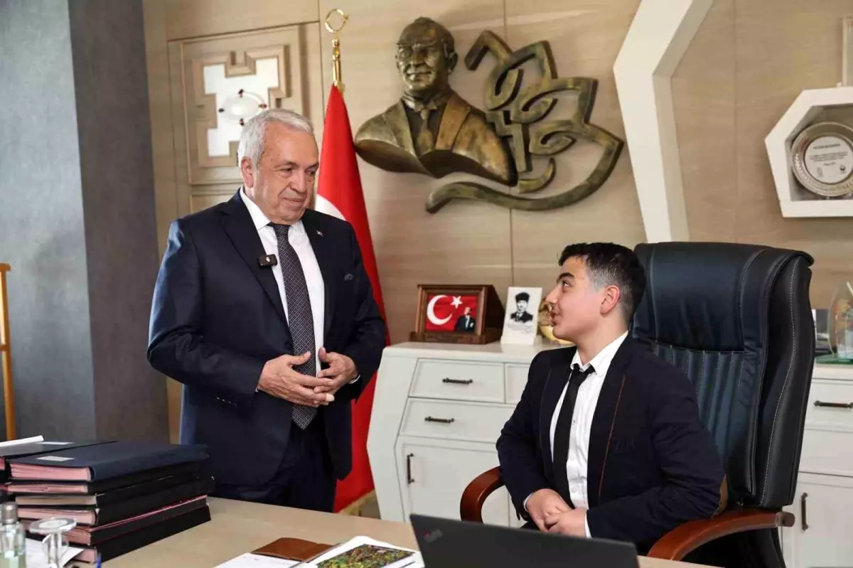 Çocuklar, Başkanlık Koltuğuna Oturdu