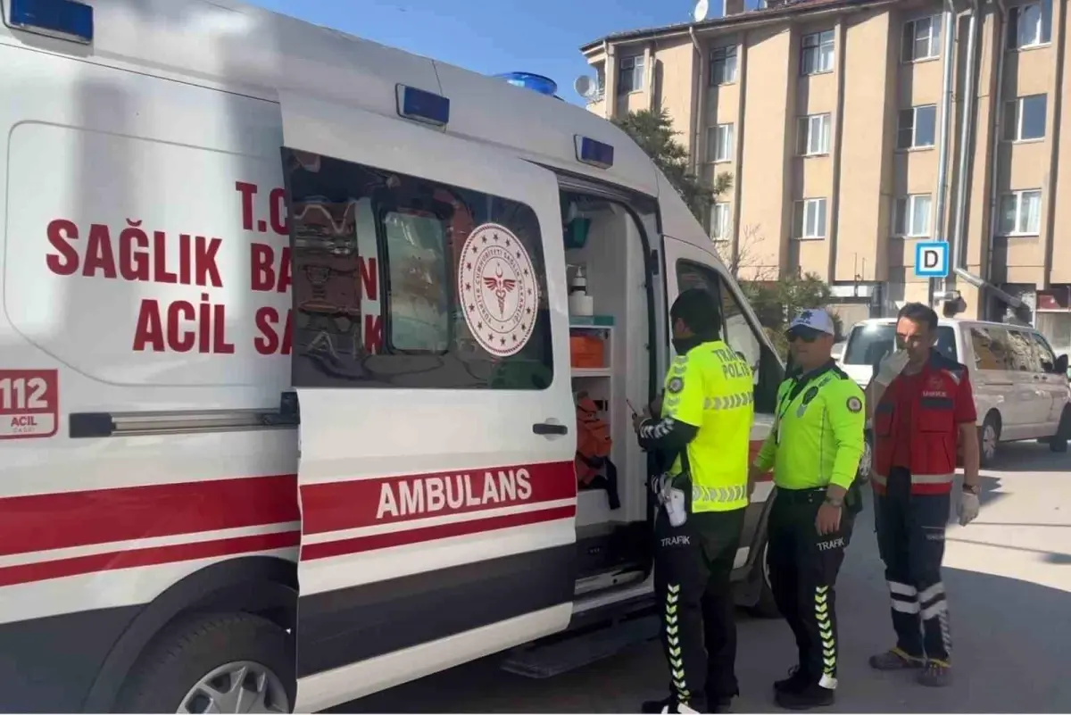 Aksaray\'da Bisiklet ve Elektrikli Skuter Çarpıştı