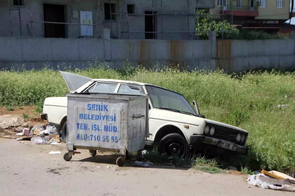 Hacizli Araç Çöp Konteynerine Terk Edildi