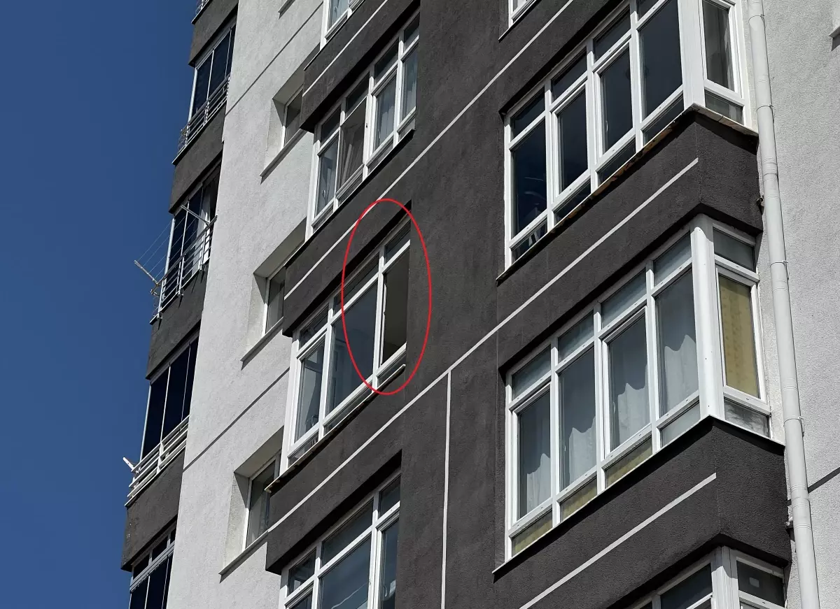 Cam Silerken Düşen Kadın Ağır Yaralandı