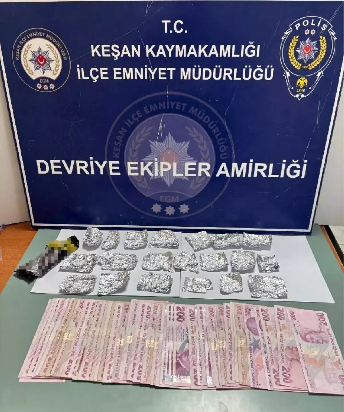 Keşan\'da Uyuşturucu ve 10.400 TL Ele Geçirildi