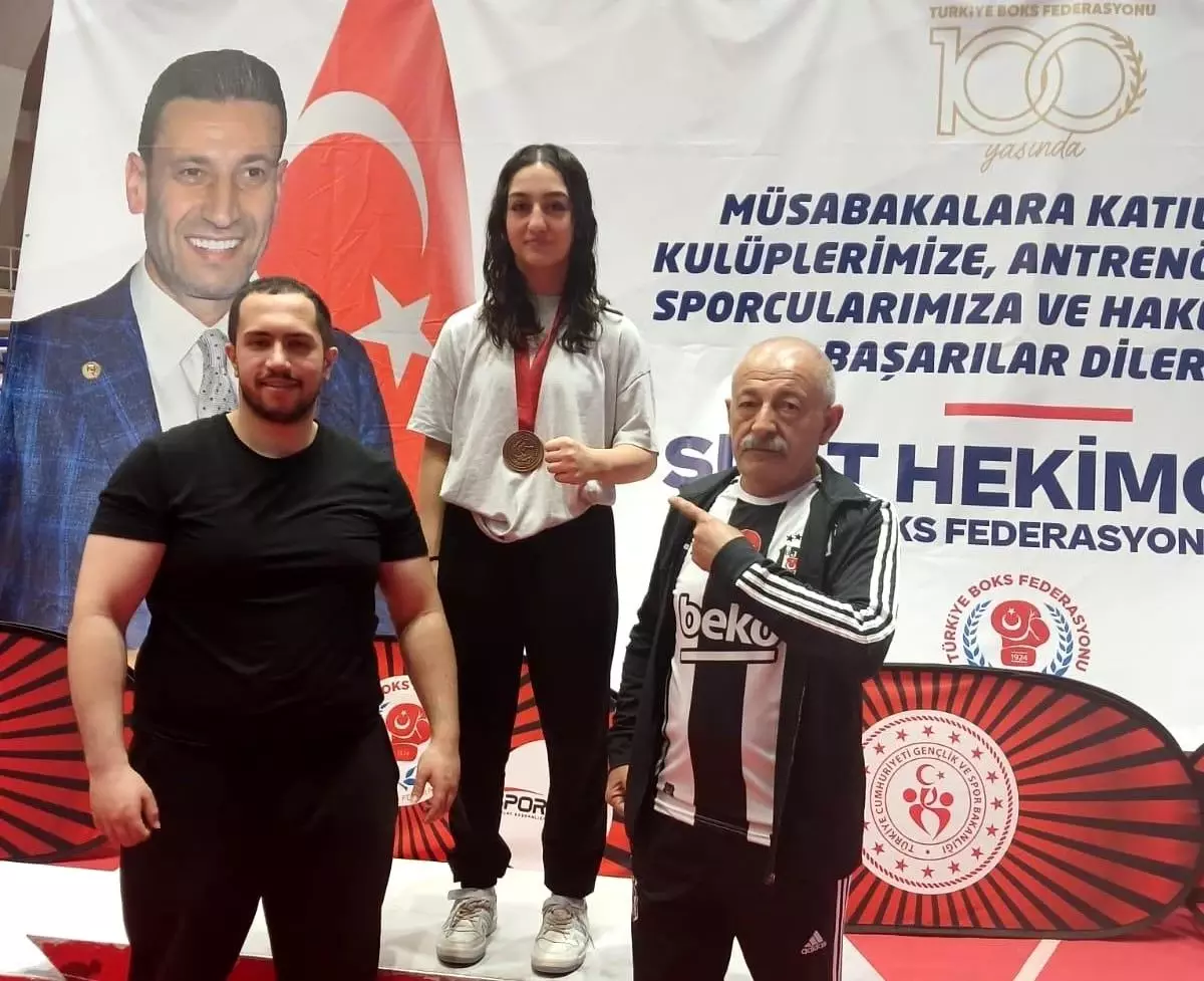 Yağmur Palut, Türkiye Boks Şampiyonası\'nda Üçüncü Oldu