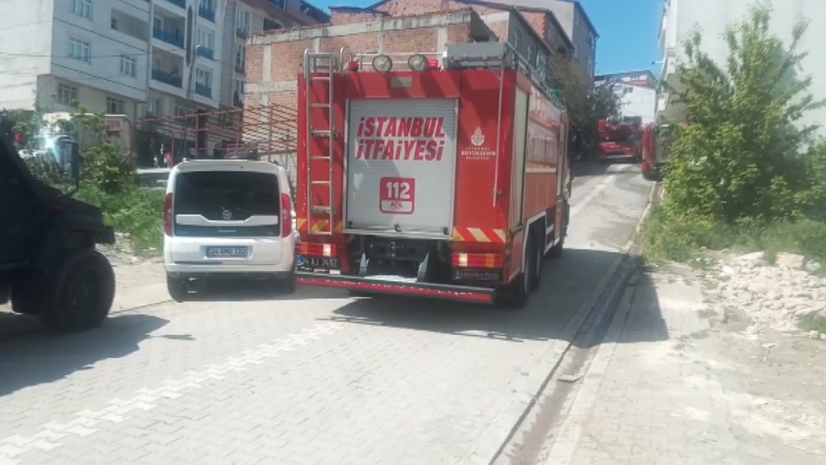 Esenyurt\'ta Çatı Katında Yangın