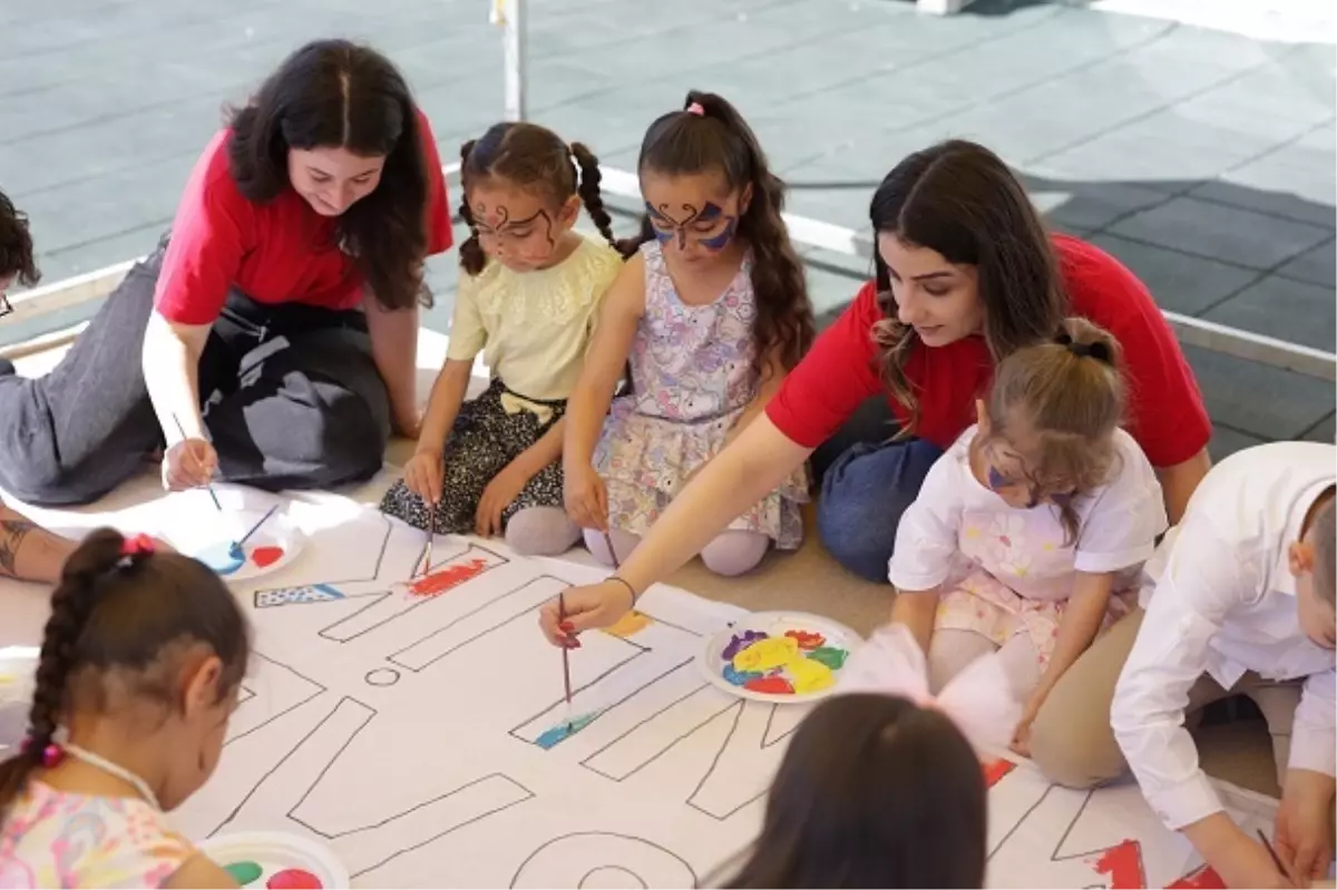 Gönüllüler, Gaziantep\'te Çocuk Bayramı\'nı Kutladı