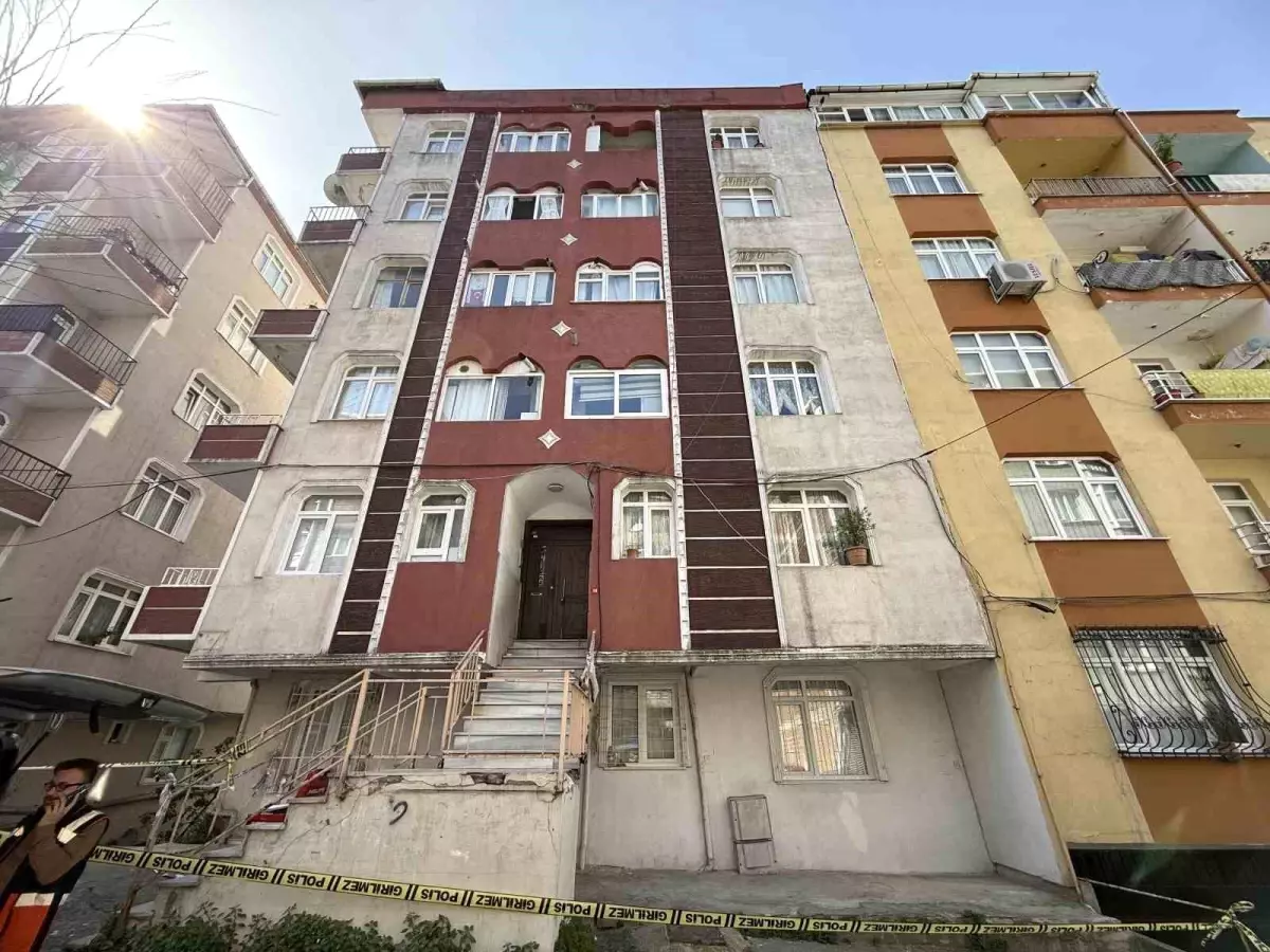 İstanbul Güngören\'de Sesler Üzerine Bina Tahliye Edildi