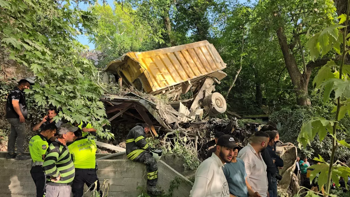 Hatay\'da Freni Arızalanan Kamyon Kazası