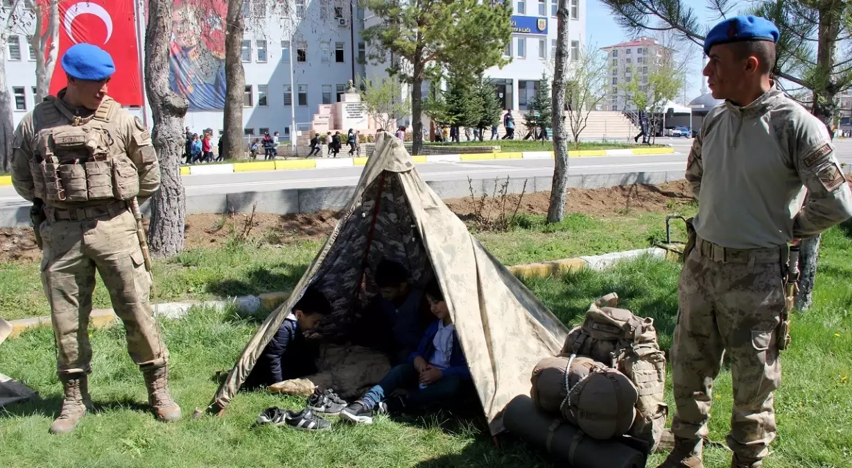 Çocuklar Jandarma ile Bayram Coşkusu Yaşadı