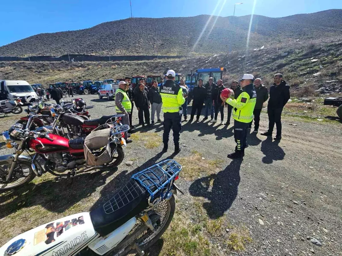 Kağızman\'da Motosiklet Sürücülerine Bilgilendirme