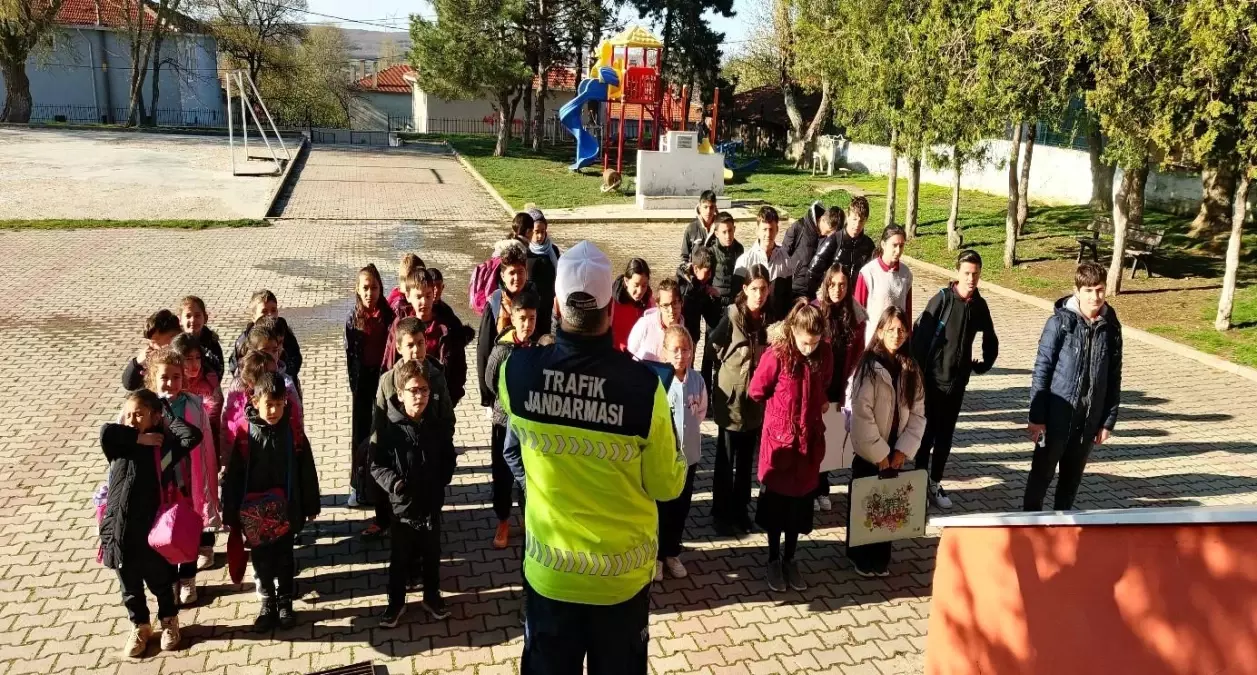 Jandarmadan Öğrencilere Trafik Eğitimi