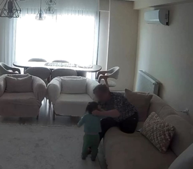 Küçük çocuğa şiddet uygulayan bakıcı gözaltına alındı