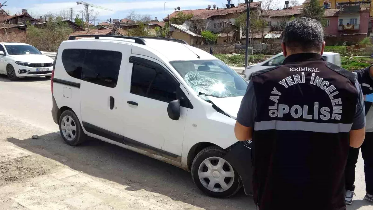 Malatya\'da Trafik Kazası: Yaşlı Kadın Hayatını Kaybetti