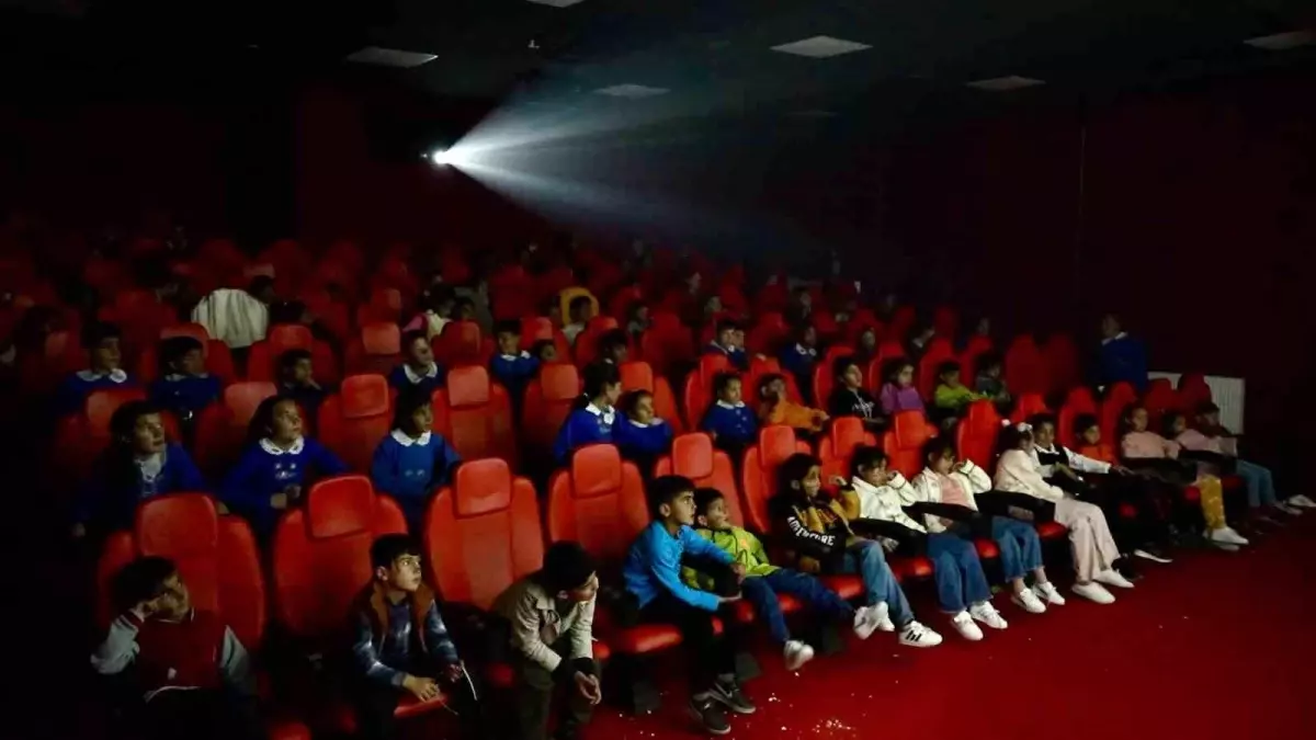 Minik Öğrencilere Sinema Deneyimi