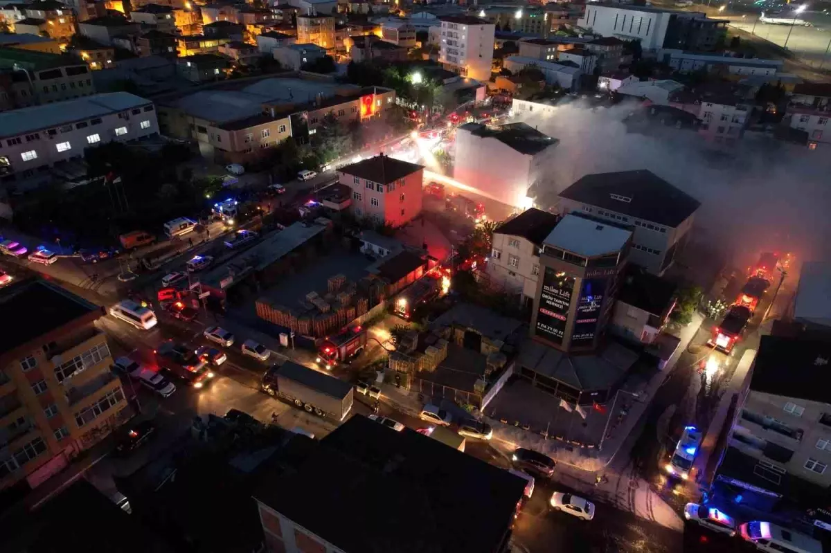 Pendik\'te Palet Fabrikasında Yangın