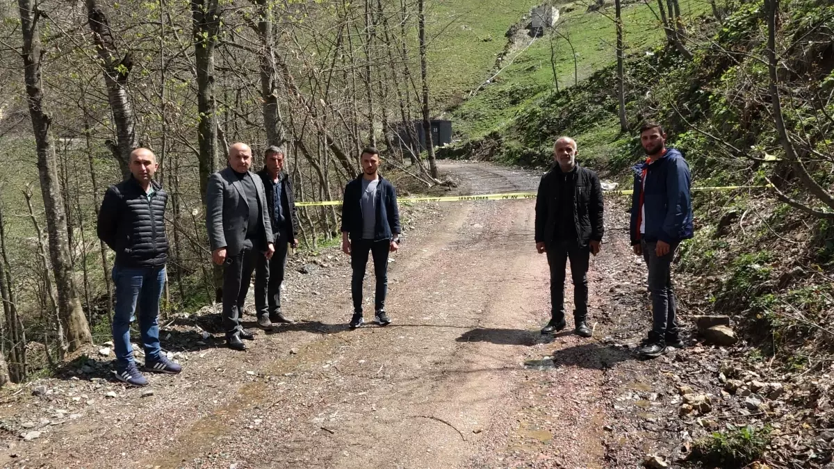 Düzköy\'de Heyelan: Boş Ev Yıkıldı, Mağdurlar Kurtarıldı