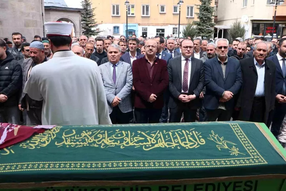 Suna Tanas Vefat Etti