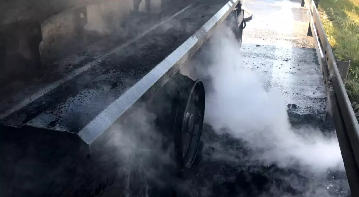 Kocaeli TEM Otoyolu\'nda Tır Yangını