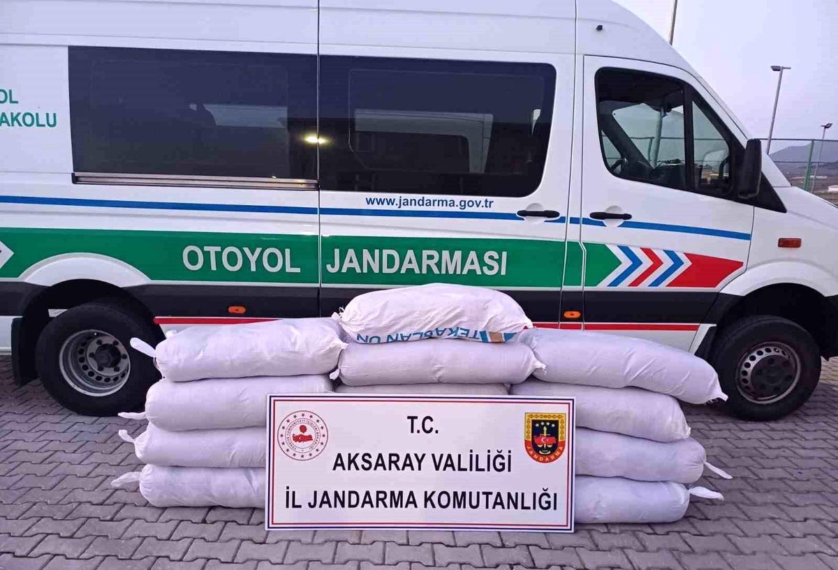 Aksaray\'da 1 Ton Bandrolsüz Tütün Ele Geçirildi