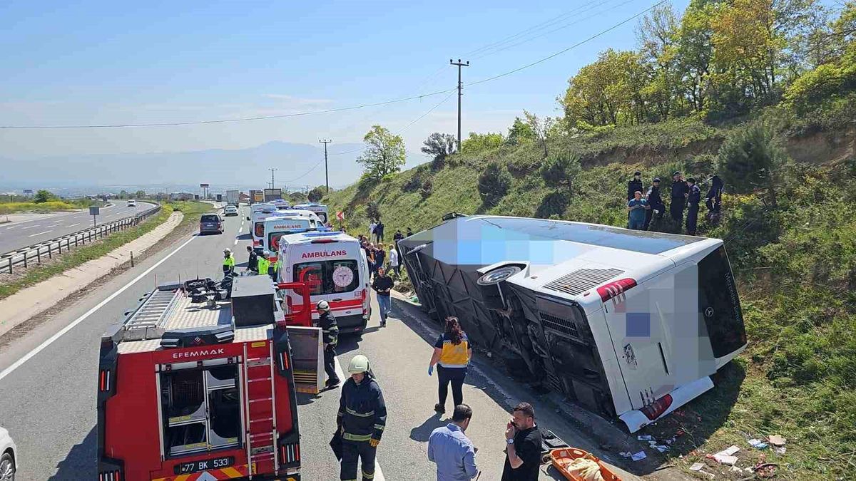 Yalova-Bursa Karayolunda Yolcu Otobüsü Devrildi: Çok Sayıda Yaralı
