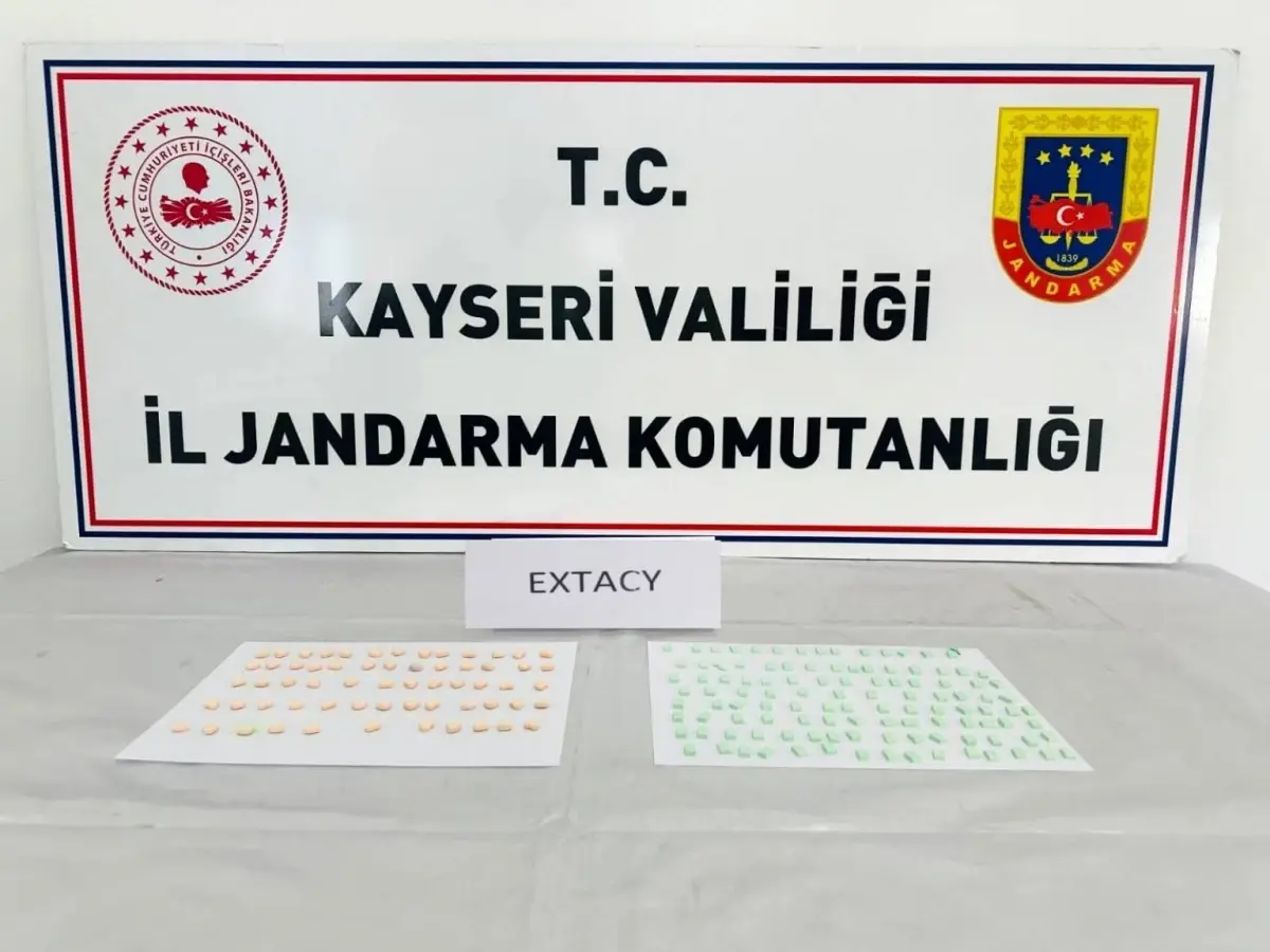 Kayseri\'de 176 Uyuşturucu Hap Ele Geçirildi