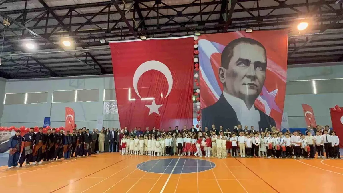 Tatvan\'da 23 Nisan Coşkusu