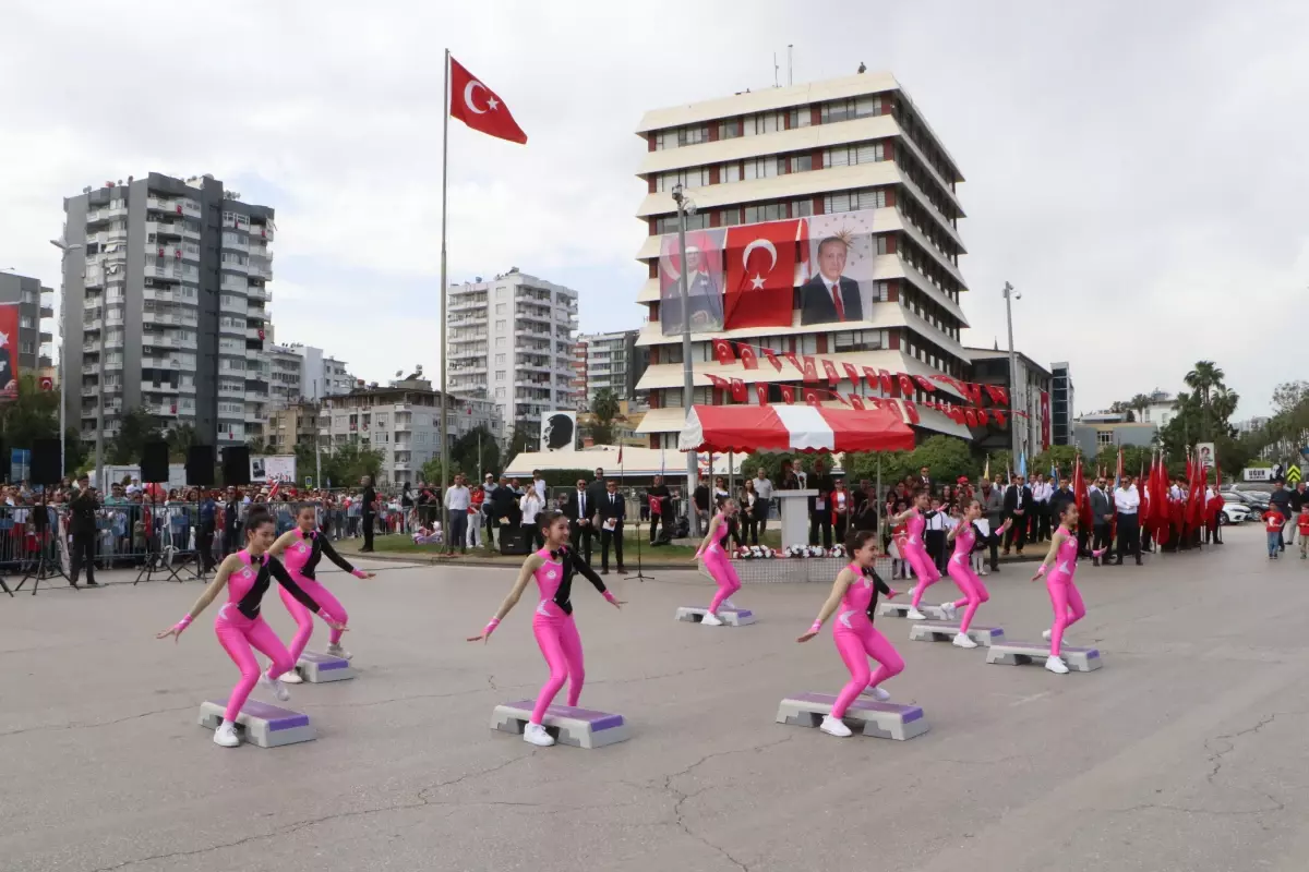 Adana\'da 23 Nisan Coşkuyla Kutlandı