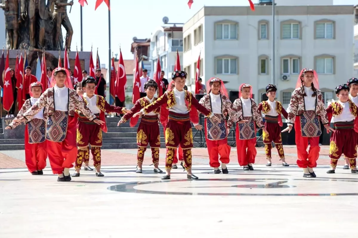 Antalya\'da 23 Nisan Coşkuyla Kutlandı