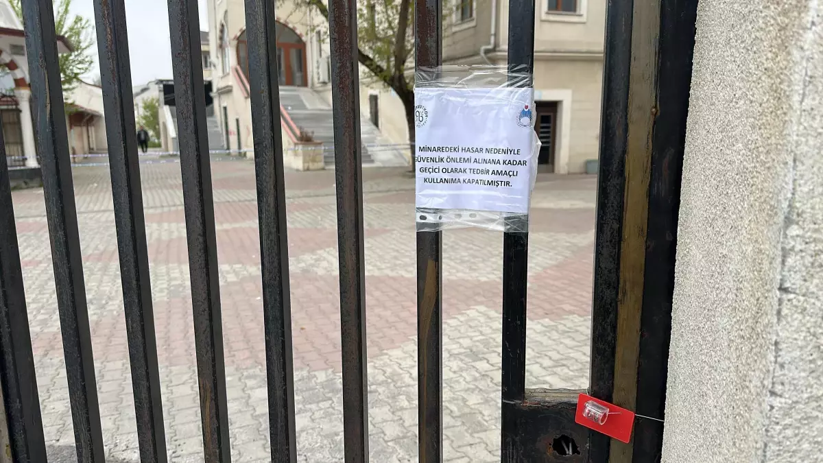 Arnavutköy\'de Cami Mühürlendi