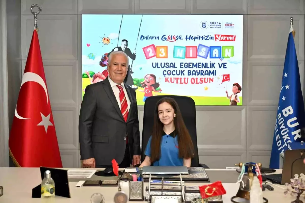 Bursa\'da 23 Nisan Coşkusu: Öğrenciler Başkanlık Koltuğunu Devraldı