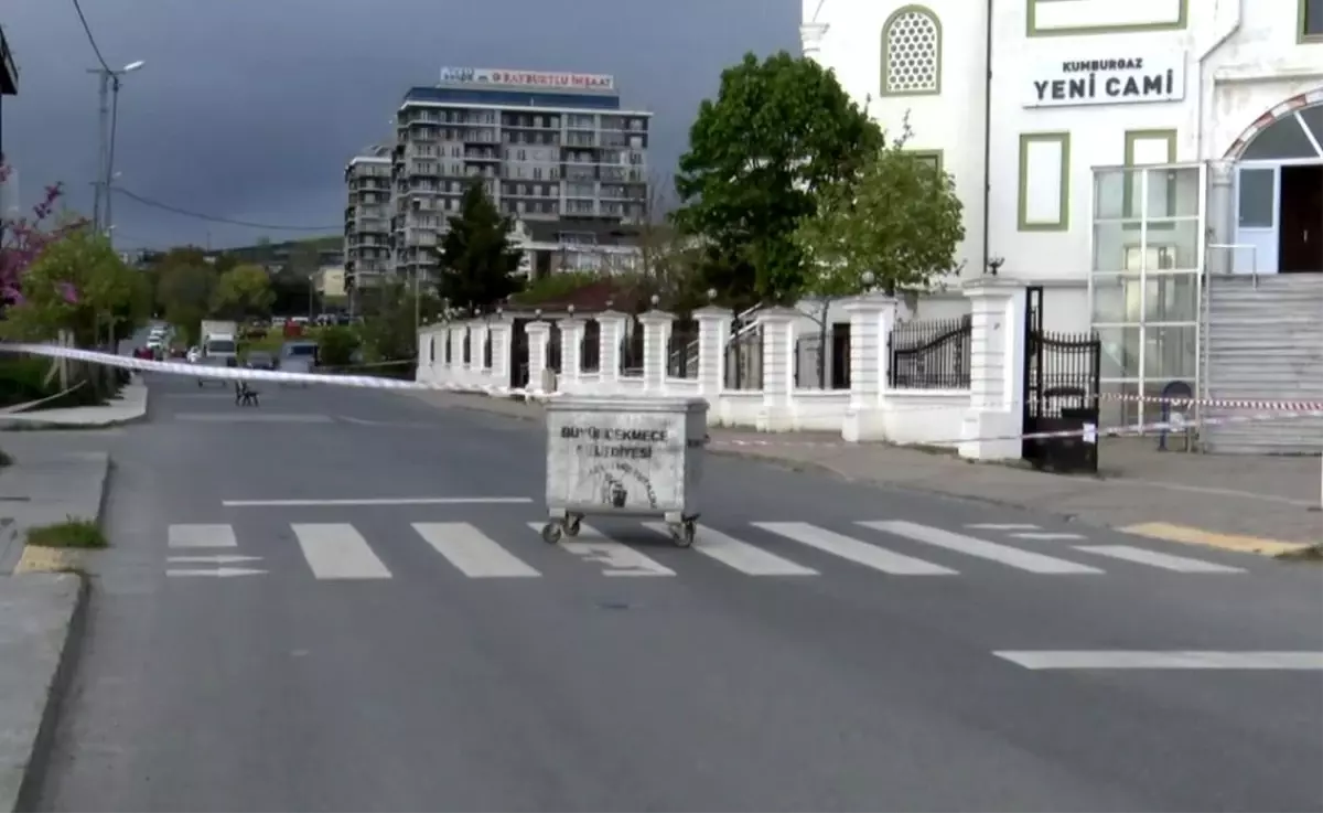 Büyükçekmece Kumburgaz Yeni Camii\'nde Deprem Hasarı