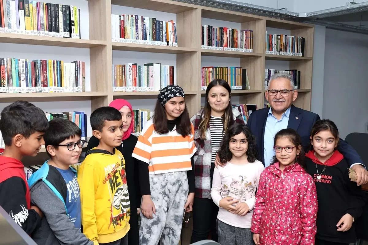 Kayseri\'de Kitap Yuva Gibi: Yarımdan Fazla Ziyaretçi Kütüphaneleri Tercih Etti