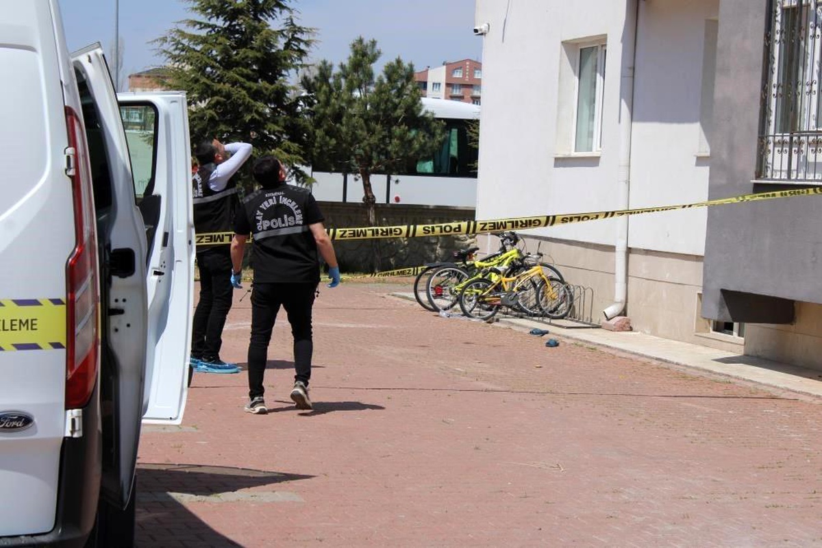 Cam Silerken Düşen Kadın Hayatını Kaybetti