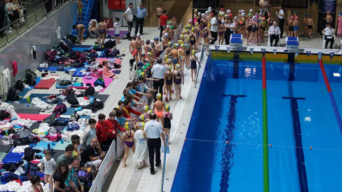 Bursa\'da 23 Nisan Kutlaması