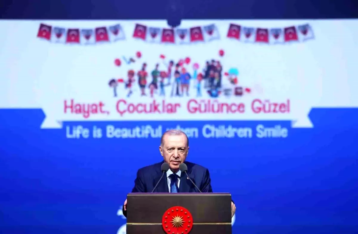 Cumhurbaşkanı Erdoğan: "AFAD ve Sağlık Bakanlığımız, devletimizin tüm birimleri teyakkuz halinde, arama tarama çalışmaları hassasiyetle devam ediyor"